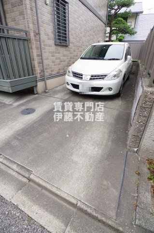 アネシスの駐車場