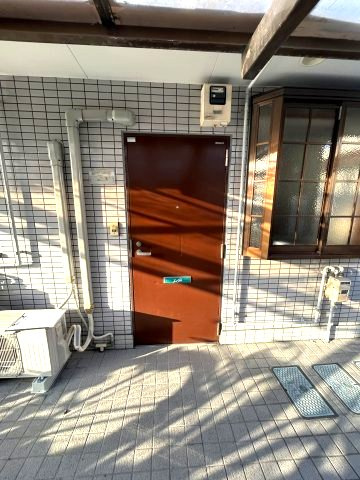 緑町共和ビルのエントランス