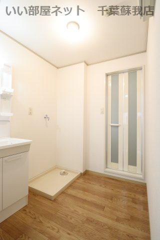 メゾンドォ渕谷　Ｂの洗面所|ゆったりとスペースのある洗面所