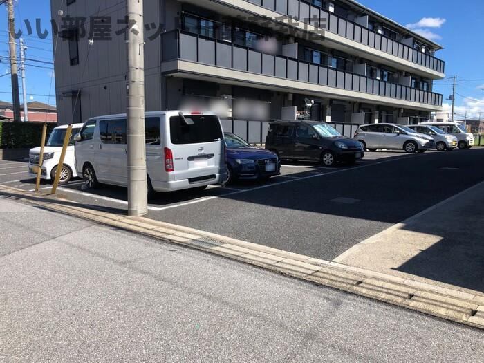 メゾンドォ渕谷　Ｂの駐車場|駐車場があるので、車を買う予定の方も安心です