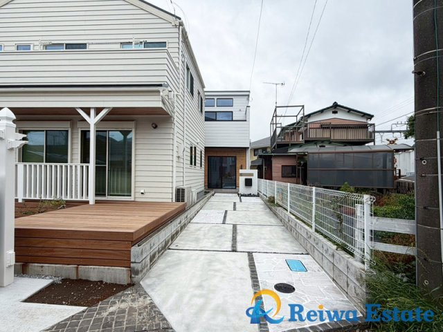 新築戸建　藤沢市鵠沼海岸7丁目の外観|駐車スペース2台分！来客の際にも安心です。