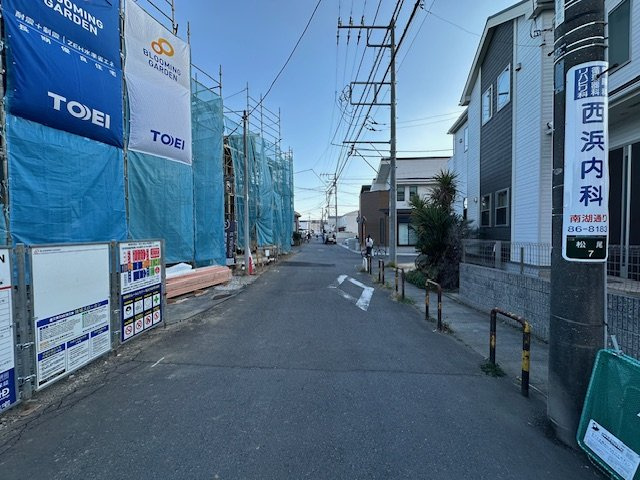 茅ヶ崎市松尾　　新築戸建　　全6区画の前面道路含む現地写真|2月2日撮影　建築中　現地外観