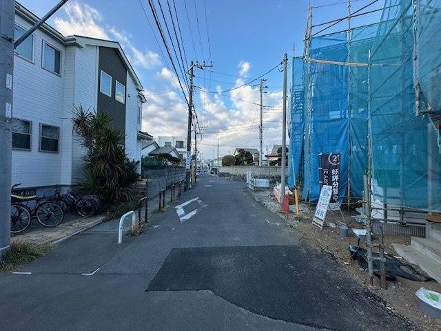 茅ヶ崎市松尾　　新築戸建　　全6区画の前面道路含む現地写真|2月2日撮影　建築中　現地外観