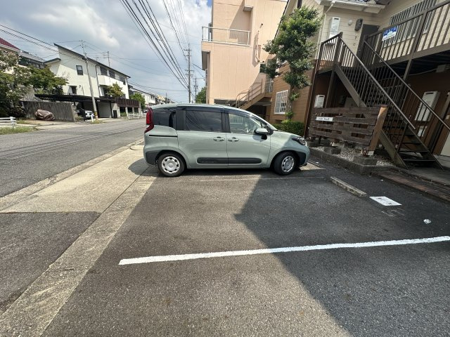 ハイツウィングの駐車場