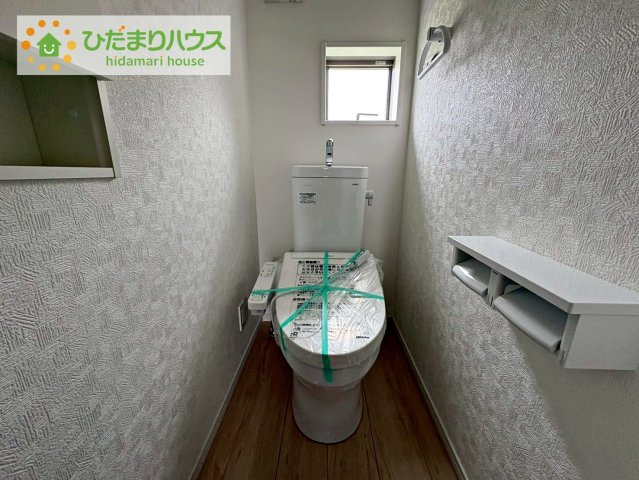 常陸大宮市姥賀町第3　新築戸建　8号棟のトイレ|1・2階にトイレあり。階段を降りなくてもいいので、高齢者の方も優しい☆彡