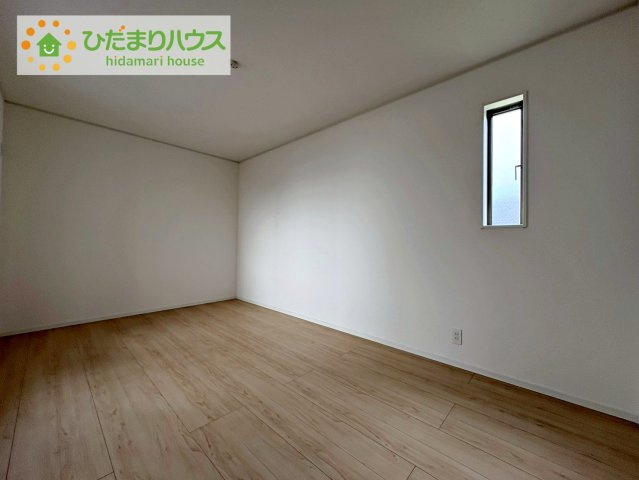 常陸大宮市姥賀町第3　新築戸建　8号棟の寝室|バルコニーに面していて、たっぷり光りの入る明るい主寝室です！