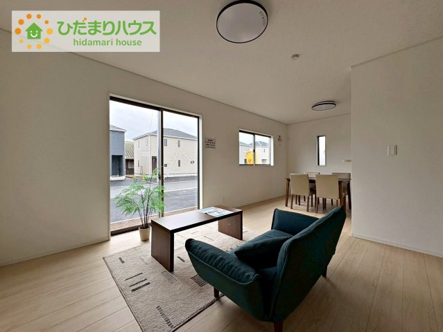 常陸大宮市姥賀町第3　新築戸建　8号棟の居間・リビング|お子様が元気に遊べる広々としたリビングです。
