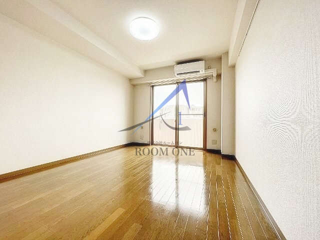 ロイヤル白楽の居間・リビング|洋室のお部屋です。