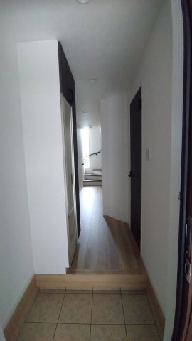 尼崎市大庄北　新築戸建の玄関
