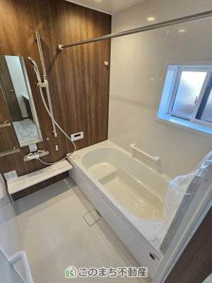 【浴室】 | ワイウッドコート小山市城北第5期　2号棟 | ゆったりと入れるフルオートバスはお子様との団らんバスタイムが楽しめます♪
足を伸ばしてゆったりくつろげる１坪バスルームです☆