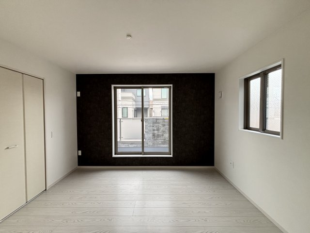 Terrechez千種区城木町1期｜名古屋市の戸建ならホームアップの洋室|【売主施工例】２面採光の日当りの良い洋室