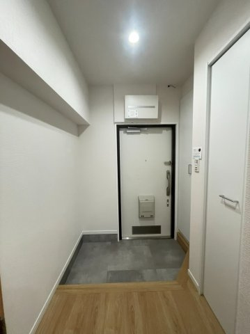 ユテライズ根岸の玄関