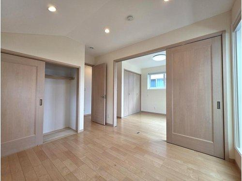 新潟市西区善久の洋室