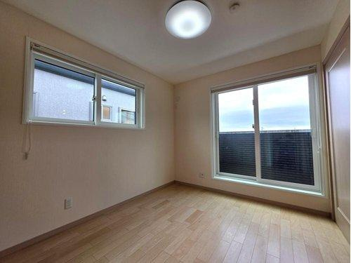 新潟市西区善久の洋室