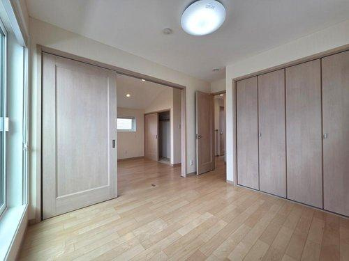 新潟市西区善久の洋室