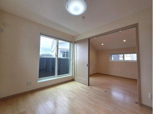 新潟市西区善久の洋室