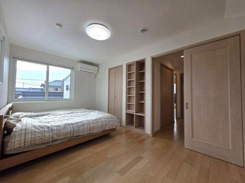 新潟市西区善久の洋室