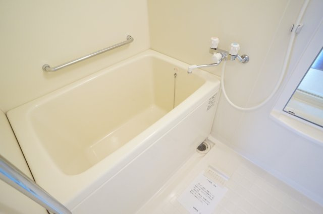 ソルジェンテ逆瀬川の浴室