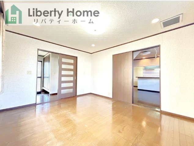 筑西市下岡崎　中古戸建の居間・リビング