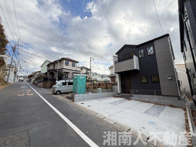 藤沢市天神町３丁目１６－２新築戸建ての前面道路含む現地写真|前面道路含む現地写真です