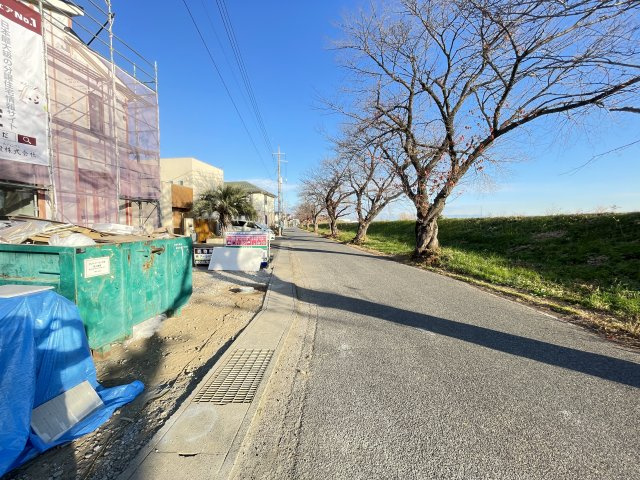 新築戸建・新築建売　伊勢崎第1境伊与久　境采女小・境北中の前面道路含む現地写真