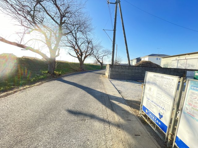 新築戸建・新築建売　伊勢崎第1境伊与久　境采女小・境北中の前面道路含む現地写真
