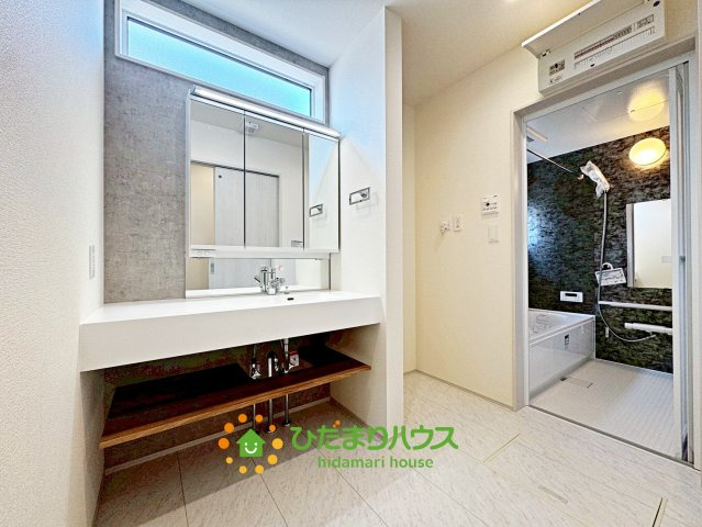 久喜市緑１丁目２期　新築一戸建ての独立洗面台