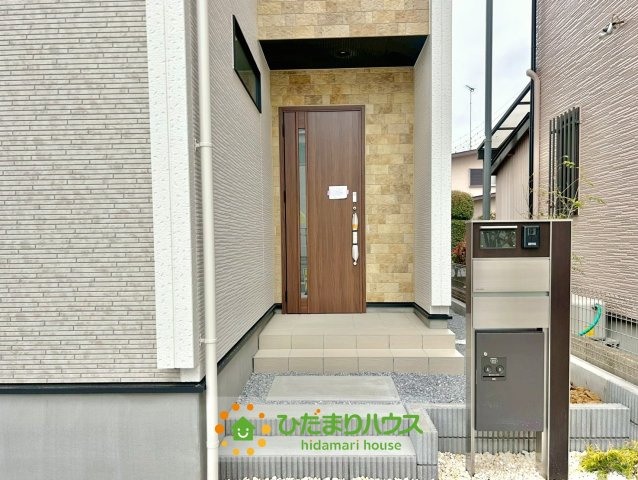 久喜市緑１丁目２期　新築一戸建ての玄関