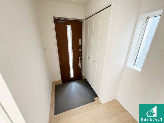 西脇市郷瀬町　第2期　新築一戸建ての玄関|シューズボックスにはたくさんの靴が収納できるので玄関周りはいつもスッキリ！ご家族が増えても安心！