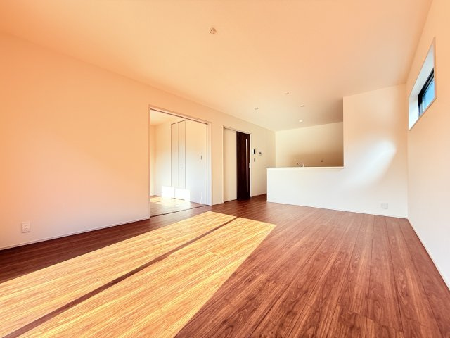 第3小美玉市羽鳥　新築戸建の居間・リビング