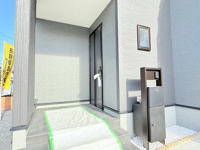 第3小美玉市羽鳥　新築戸建の玄関