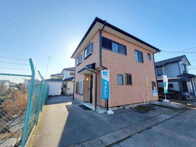 鹿沼市樅山町 中古住宅の外観|キャッチボールやＢＢＱ等ご家族の時間も充実できるゆとりあるお庭付き！
※2025年12月撮影