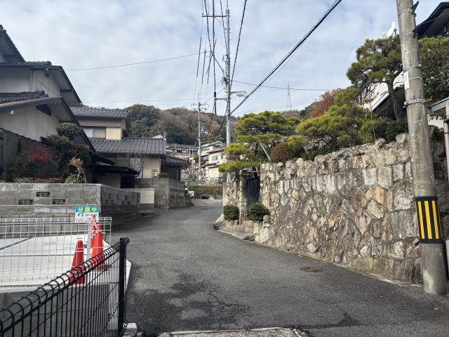安佐南区山本8丁目の前面道路含む現地写真