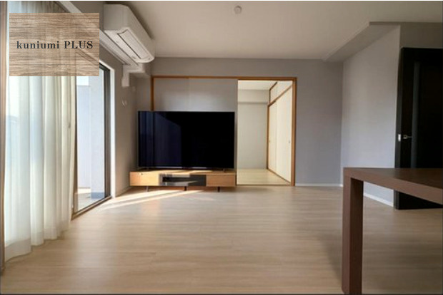 カサーレ大阪城公園の居間・リビング