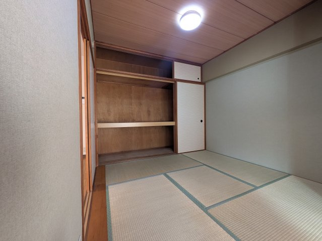 【収納】 | グリーンコーポ川口B棟 | たっぷりとした収納スペースです。洋室にはクローゼットあり。