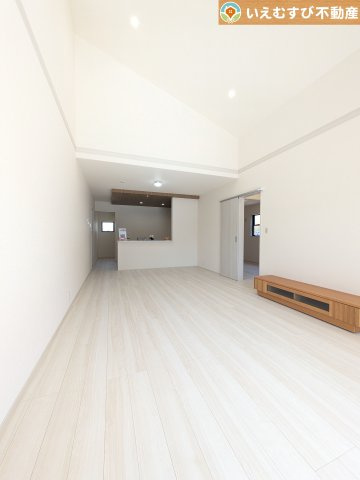 Livele Garden.S　熊谷末広第5の居間・リビング|開放感と採光にこだわったＬＤＫ
20帖の広々リビングは日当りがよく開放的で家族みんなでくつろげる空間♪
