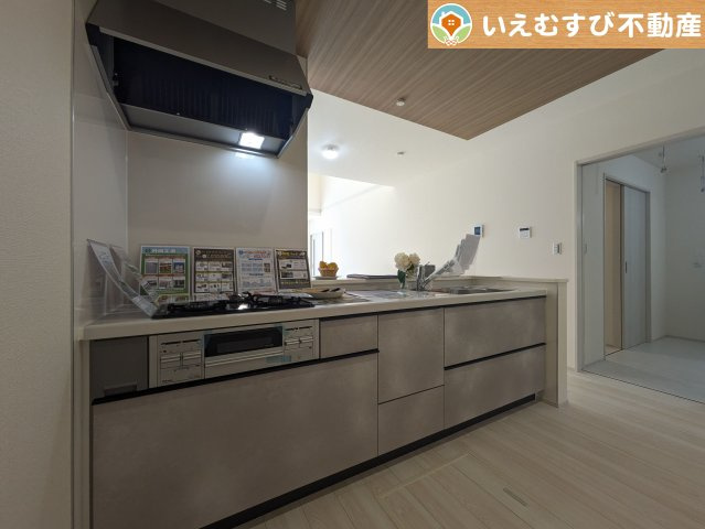 Livele Garden.S　熊谷末広第5のキッチン|機能性収納性に溢れるキッチン
収納もたっぷり付いていてすっきり片付く！毎日楽しくお料理が出来そうです！