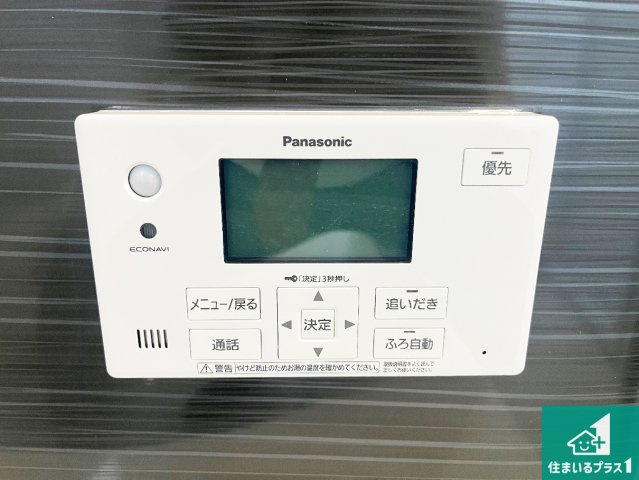 西脇市郷瀬町　第2期　新築一戸建てのキッチン|リビングと統一感があり、使い勝手のいいキッチン。広々としているので、二人並んで作業が出来ちゃいます。お子様と一緒に色々なお料理に挑戦できるスペースがあります。