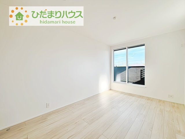 【寝室】 | 我孫子市南青山第１期　新築戸建 | バルコニーに面していて、たっぷり光りの入る明るい主寝室です！
