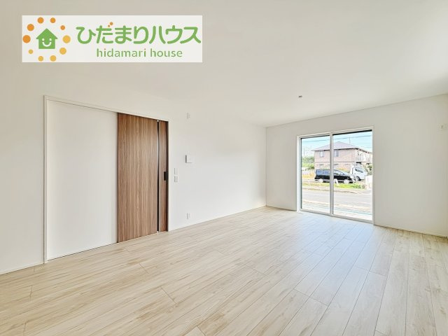 【居間・リビング】 | 我孫子市南青山第１期　新築戸建 | お子様が元気に遊べる広々としたリビングです！