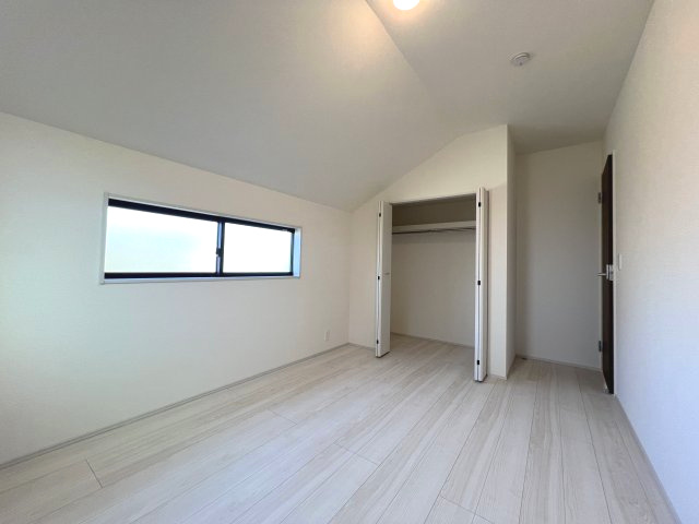あきる野市野辺　新築戸建全2棟の洋室|【洋室2】収納スペース