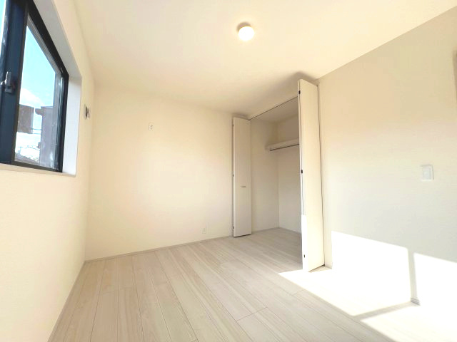 あきる野市野辺　新築戸建全2棟の洋室|【洋室3】収納スペース