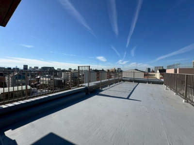 【バルコニー】 | ファミール長居公園 | 【ゆとりあるルーフバルコニー】ガーデニングや夏の日のプールなど趣味の幅が増えますね♪