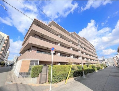 【外観】 | ファミール長居公園 | 【２WAY利用可能】ＪＲ阪和線「長居」駅まで徒歩９分・大阪メトロ御堂筋線「長居」駅まで徒歩１０分！忙しい朝や、遅くなった帰宅時にも嬉しい距離ですね！