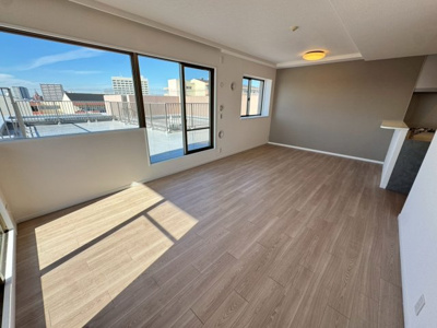 【居間・リビング】 | ファミール長居公園 | 【本日ご内覧可能】令和７年７月リフォーム済♪綺麗なお住まいで新生活始めませんか♪