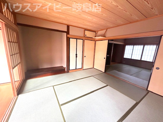 【和室】 | 羽島市福寿町間島！セキスイハイム施工の6SLDK中古住宅築30年！敷地広々134坪！お車10台以上可 | 羽島市福寿町間島！セキスイハイム施工の6SLDK中古住宅築30年！敷地広々134坪！お車10台以上可能