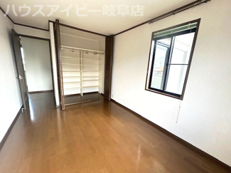 【洋室】 | 羽島市福寿町間島！セキスイハイム施工の6SLDK中古住宅築30年！敷地広々134坪！お車10台以上可 | 羽島市福寿町間島！セキスイハイム施工の6SLDK中古住宅築30年！敷地広々134坪！お車10台以上可能