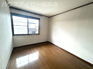 【洋室】 | 羽島市福寿町間島！セキスイハイム施工の6SLDK中古住宅築30年！敷地広々134坪！お車10台以上可 | 羽島市福寿町間島！セキスイハイム施工の6SLDK中古住宅築30年！敷地広々134坪！お車10台以上可能