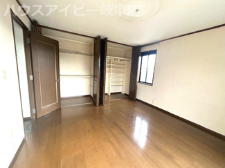 【洋室】 | 羽島市福寿町間島！セキスイハイム施工の6SLDK中古住宅築30年！敷地広々134坪！お車10台以上可 | 羽島市福寿町間島！セキスイハイム施工の6SLDK中古住宅築30年！敷地広々134坪！お車10台以上可能