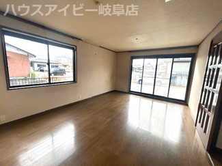 【居間・リビング】 | 羽島市福寿町間島！セキスイハイム施工の6SLDK中古住宅築30年！敷地広々134坪！お車10台以上可 | 羽島市福寿町間島！セキスイハイム施工の6SLDK中古住宅築30年！敷地広々134坪！お車10台以上可能